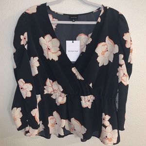 WHO WHAT WEAR Beautiful Blouse